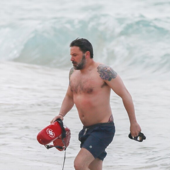 Exclusif - Ben Affleck sur le tournage de "Triple Frontier" produit par Netflix sur une plage de Honolulu.