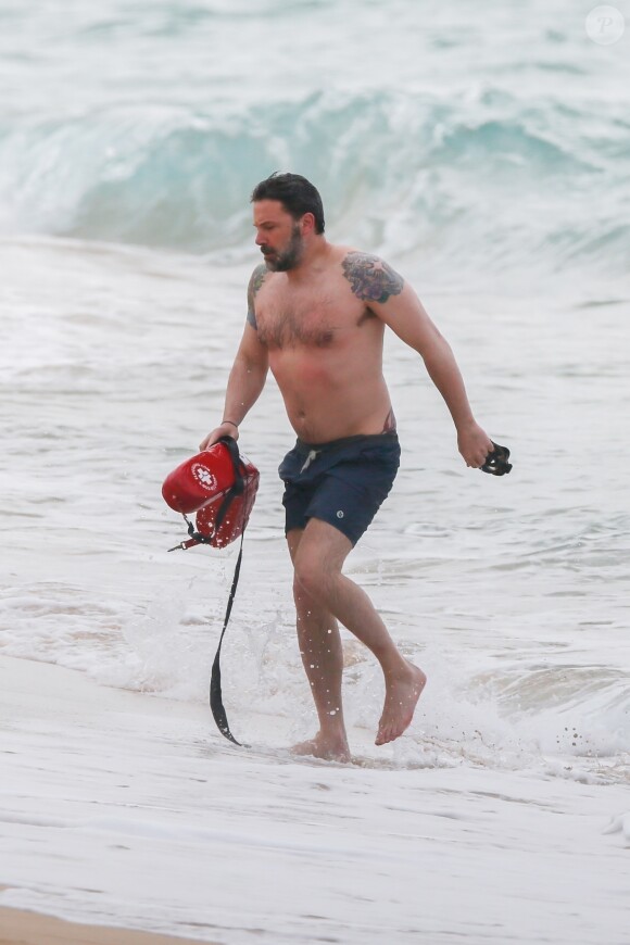 Exclusif - Ben Affleck sur le tournage de "Triple Frontier" produit par Netflix sur une plage de Honolulu.