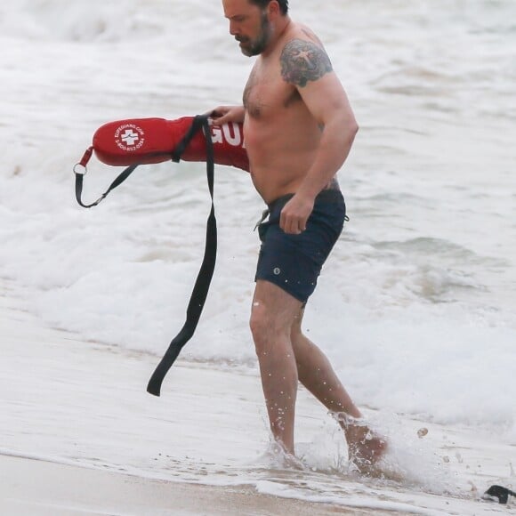 Exclusif - Ben Affleck sur le tournage de "Triple Frontier" produit par Netflix sur une plage de Honolulu.
