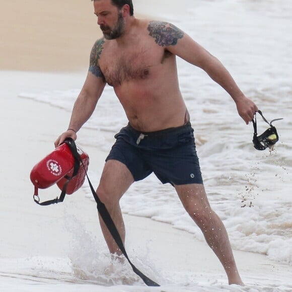 Exclusif - Ben Affleck sur le tournage de "Triple Frontier" produit par Netflix sur une plage de Honolulu.