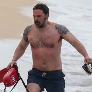 Exclusif - Ben Affleck sur le tournage de "Triple Frontier" produit par Netflix sur une plage de Honolulu.