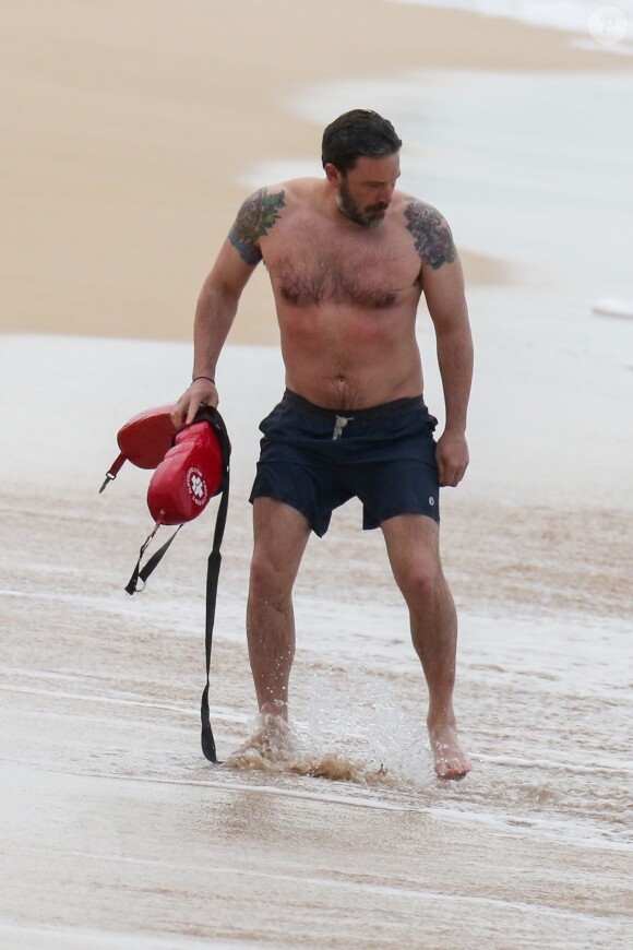 Exclusif - Ben Affleck sur le tournage de "Triple Frontier" produit par Netflix sur une plage de Honolulu.