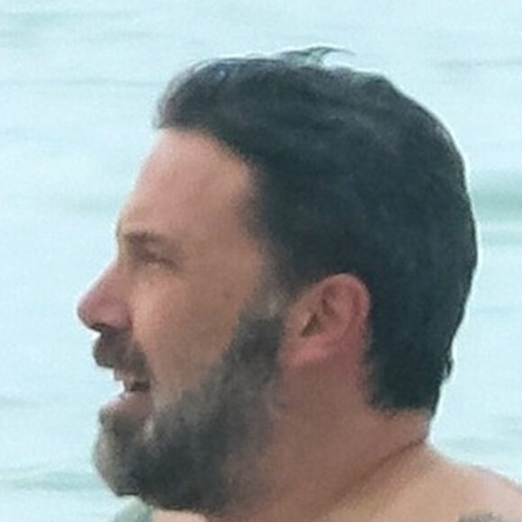 Exclusif - Ben Affleck sur le tournage de "Triple Frontier" produit par Netflix sur une plage de Honolulu.