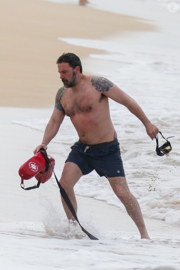 Exclusif - Ben Affleck sur le tournage de "Triple Frontier" produit par Netflix sur une plage de Honolulu.