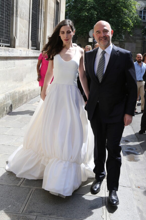 Pierre Moscovici et Anne-Michelle Bastéri lors de leur mariage à la mairie du VIème arrondissement à Paris. Le 13 juin 2015