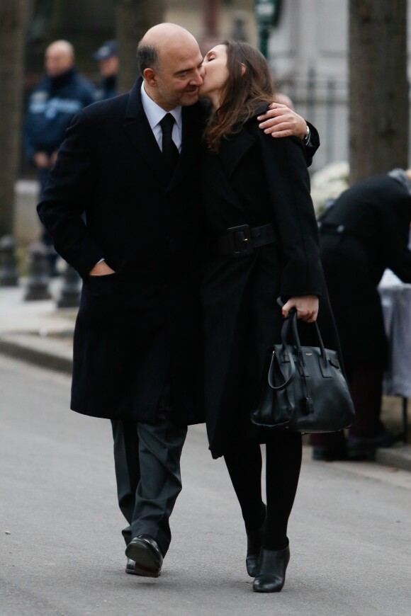 Exclusif - Pierre Moscovici et sa compagne Anne-Michelle Bastéri - Obsèques de Serge Moscovici au cimetière du Montparnasse à Paris, le 20 novembre 2014.