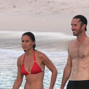 Exclusif - Pippa Middleton et James Matthews en vacances à Saint-Barthélemy, sur la célèbre plage de l'Eden Rock, propriété des parents de James, David Matthews et sa femme Jane, le 22 août 2015