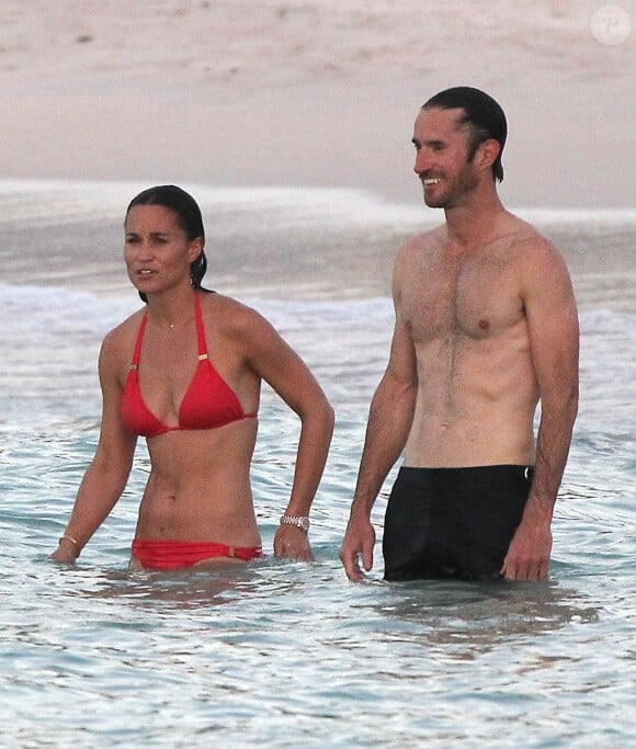 Exclusif - Pippa Middleton et James Matthews en vacances à Saint-Barthélemy, sur la célèbre plage de l'Eden Rock, propriété des parents de James, David Matthews et sa femme Jane, le 22 août 2015
