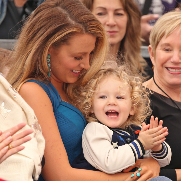 Blake Lively avec sa fille James et sa belle-mère Tammy - Ryan Reynolds reçoit son étoile sur le Walk of Fame à Hollywood, le 15 décembre 2016