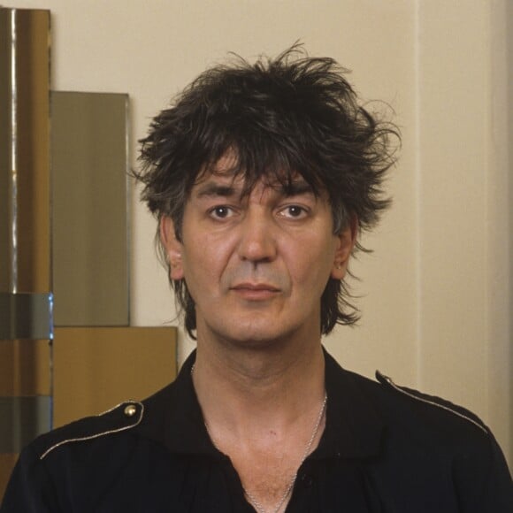 Jacques Higelin à son domicile à Paris en août 1987 © Michel Ristroph via Bestimage