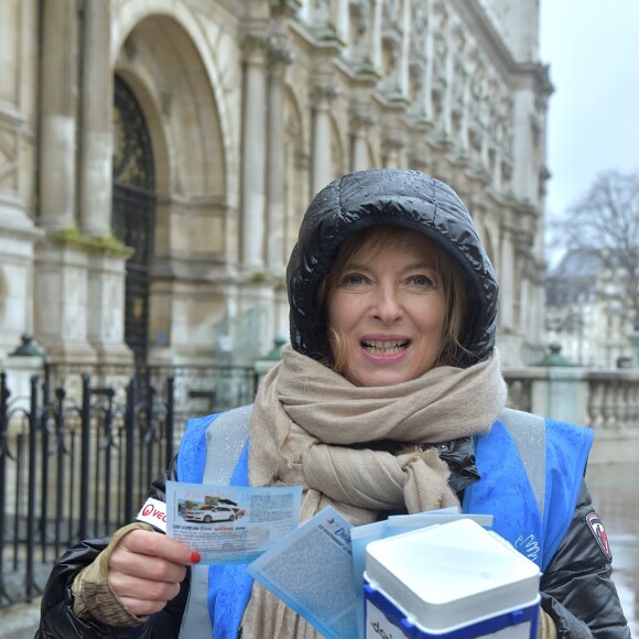 Valérie Trierweiler lors du lancement de la campagne du Secours Populaire "Don'Actions" sur le parvis de l'hôtel de ville de Paris le 20 janvier 2018. © Giancarlo Gorassini / Bestimage