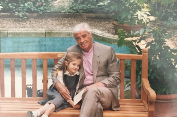 Annabelle Belmondo a posté cette photo d'archive avec son grand-père Jean-Paul Belmondo sur Instagram le 9 avril 2018 pour son 85e anniversaire.
