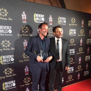 Fabrice Sopoglian et Nino Simone President lors de la 18ème édition du Beverly Hills Film Festival à l'hotel Roosevelt, le 8 avril 2018. Le documentaire "VIF the movie" retraçant le parcours de Christian Audigier a gagné 3 prix.