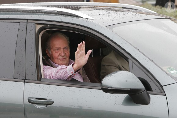 Le roi Juan Carlos Ier d'Espagne a quitté le 10 avril 2018 l'hôpital La Moraleja dans le nord de Madrid après avoir subi une intervention pour le remplacement de la prothèse de son genou droit.