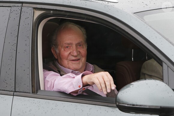 Le roi Juan Carlos Ier d'Espagne a quitté le 10 avril 2018 l'hôpital La Moraleja dans le nord de Madrid après avoir subi une intervention pour le remplacement de la prothèse de son genou droit.