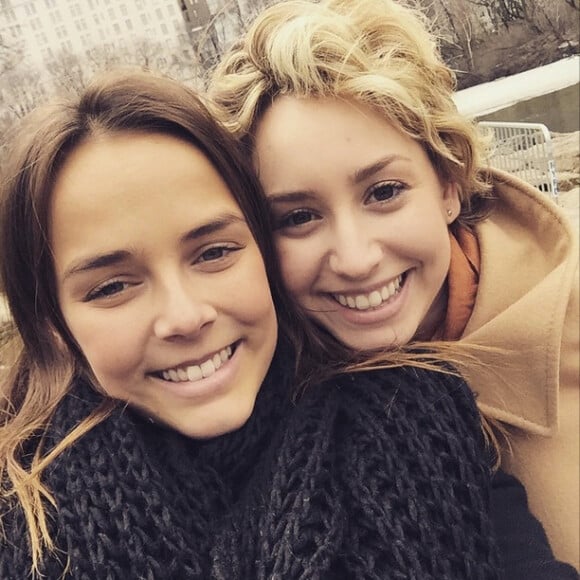 Pauline Ducruet et sa cousine Jazmin Grace Grimaldi, fille illégitime du prince Albert, complices à New York lors d'une promenade dans Central Park. Photo publiée sur Instagram le 15 mars 2015.