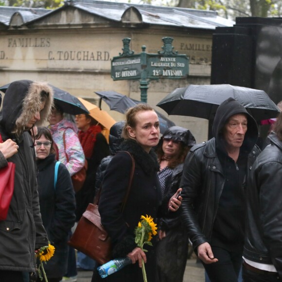 Sandrine Bonnaire - Sorties - Obsèques de Jacques Higelin au cimetière du Père Lachaise à Paris le 12 avril 2018