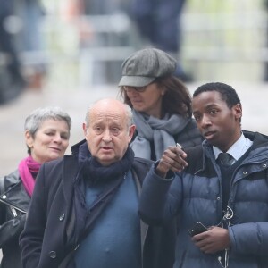 Michel Jonasz lors des obsèques de Jacques Higelin au cimetière du Père Lachaise à Paris le 12 avril 2018.