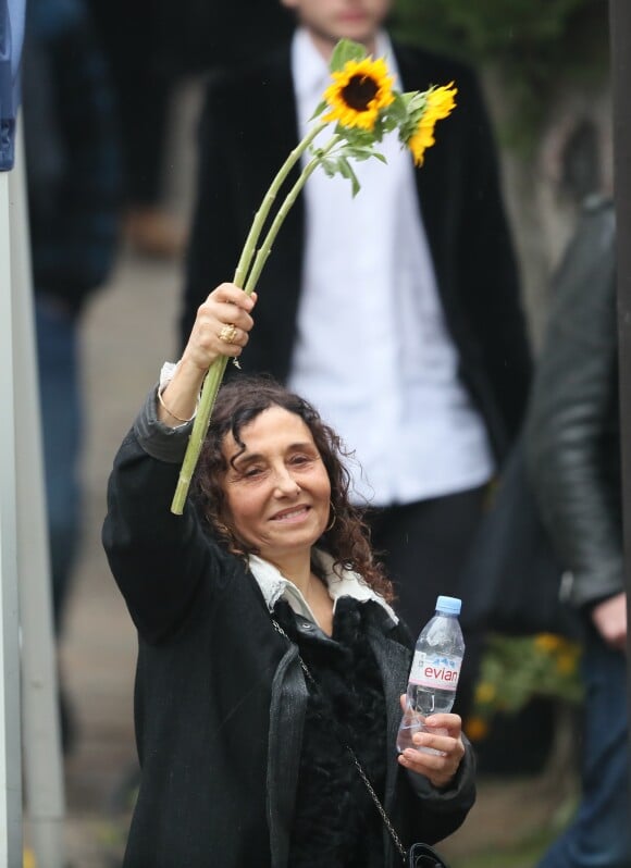 Aziza Zakine (femme de Jacques Higelin et mère de Izïa) lors des obsèques de Jacques Higelin au cimetière du Père Lachaise à Paris le 12 avril 2018.