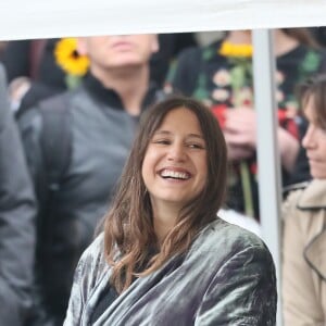 Izïa Higelin lors des obsèques de Jacques Higelin au cimetière du Père Lachaise à Paris le 12 avril 2018.