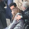 Izïa Higelin et son compagnon lors des obsèques de Jacques Higelin au cimetière du Père Lachaise à Paris le 12 avril 2018.