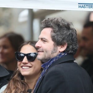 Izïa Higelin et le chanteur M (Matthieu Chedid) lors des obsèques de Jacques Higelin au cimetière du Père Lachaise à Paris le 12 avril 2018.