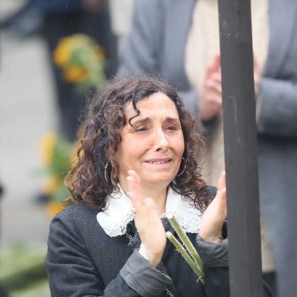 Aziza Zakine (femme de Jacques Higelin et mère de Izïa) lors des obsèques de Jacques Higelin au cimetière du Père Lachaise à Paris le 12 avril 2018.