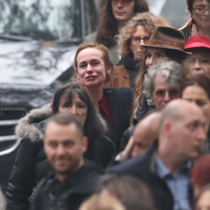 Sandrine Bonnaire lors des obsèques de Jacques Higelin au cimetière du Père Lachaise à Paris le 12 avril 2018.