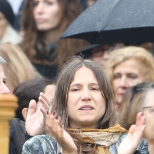 Izïa Higelin lors des obsèques de Jacques Higelin au cimetière du Père Lachaise à Paris le 12 avril 2018.