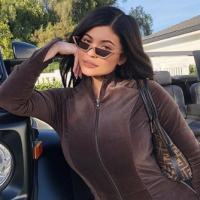 Kylie Jenner : Jeune maman sexy en minirobe moulante pour promener Stormi