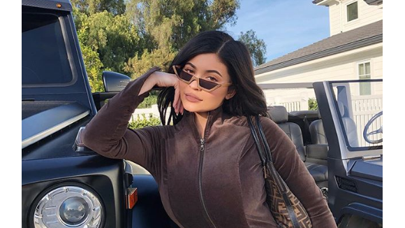 Kylie Jenner : Jeune maman sexy en minirobe moulante pour promener Stormi