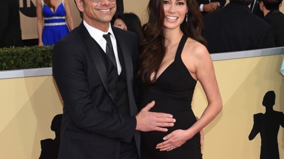 John Stamos papa pour la première fois : L'acteur de 54 ans pose avec son fils