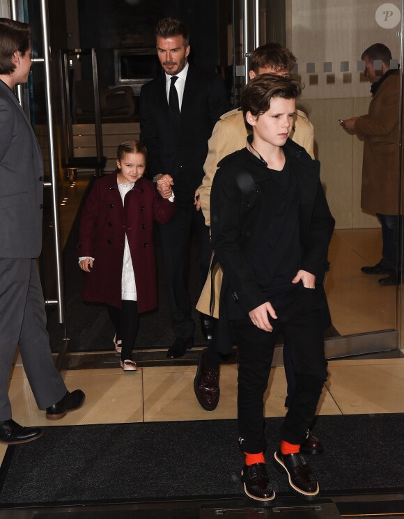 David Beckham arrive avec ses enfants Harper Beckham, Cruz Beckham, Romeo Beckham au défilé Victoria Beckham lors de la Fashion Week de New York City, New York, Etats-Unis, le 10 février 2018.