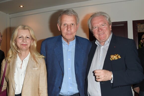 Patrick Poivre d'Arvor entre Alain Duault et sa femme Catherine - Générale du spectacle "Patrick et ses fantômes" au Casino de Paris, le 17 avril 2018. © Coadic Guirec/Bestimage