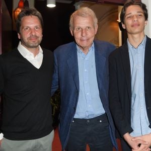 Patrick Poivre d'Arvor entre son fils Arnaud Poivre d'Arvor et son petit-fils Jérémy - Générale du spectacle "Patrick et ses fantômes" au Casino de Paris, le 17 avril 2018. © Coadic Guirec/Bestimage