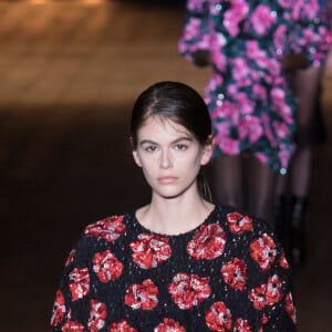 Kaia Gerber défile pour Saint Laurent (collection automne-hiver 2018-2019) à Paris. Le 27 février 2018.