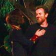 Ewan McGregor et sa nouvelle compagne Mary Elizabeth Winstead discutent, plaisantent et s'embrassent à la sortie d'un diner chez des amis à Los Angeles, le 12 mars 2017