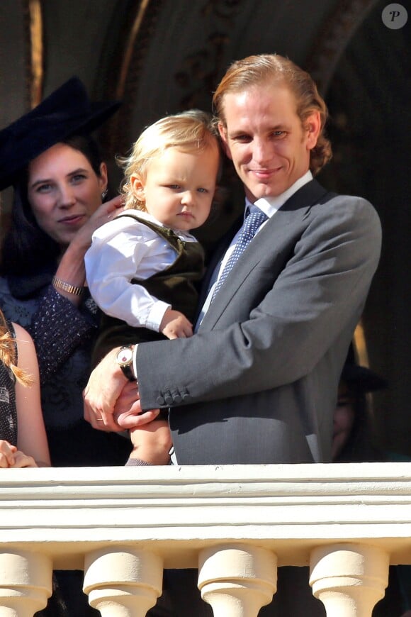 Tatiana Santo Domingo et Andrea Casiraghi avec leur fils Alexandre dit Sasha au balcon du palais princier à Monaco le 19 novembre 2014 lors de la Fête nationale monégasque.