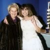 Chantal Goya et sa mère Colette dans les coulisses du Rex à Paris, en 2001