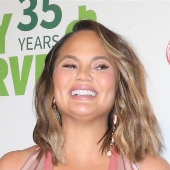 Chrissy Teigen enceinte au 35e gala annuel City Harvest à New York, le 24 avril 2018