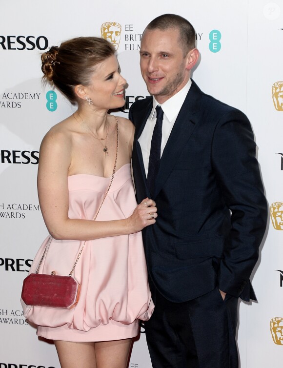 Kate Mara et son mari Jamie Bell lors du photocall du "British Academy Film Awards" à Londres le 17 février 2018.