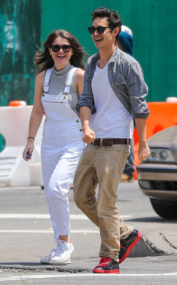 Exclusif - L'acteur Max Minghella et sa compagne Eve Hewson se baladent à New York le 12 juillet 2015.