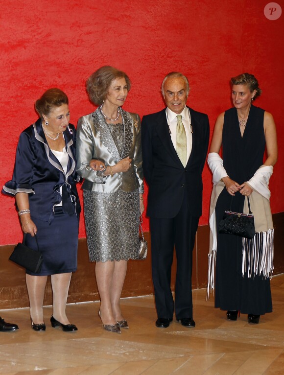 L'infante Margarita de Bourbon, la reine Sofia d'Espagne, Carlos Zurita et sa fille Maria Zurita à Madrid le 10 octobre 2013 lors d'une soirée en l'honneur de Carlos Zurita.