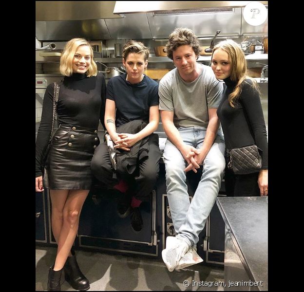 Lily-Rose Depp, Margot Robbie et Kristen Stewart : trois nouvelles clientes VIP pour Jean Imbert dans son restaurant parisien L'Acajou, ce 3 mai 2018.