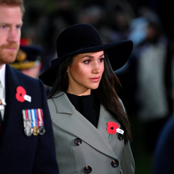 Meghan Markle et le prince Harry lors des commémorations de l'ANZAC Day à l'arc de Wellington à Londres le 25 avril 2018