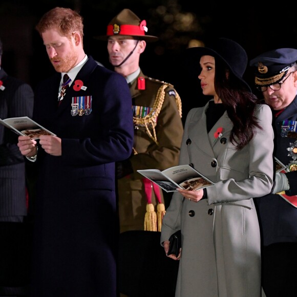 Meghan Markle et le prince Harry lors des commémorations de l'ANZAC Day à l'arc de Wellington à Londres le 25 avril 2018