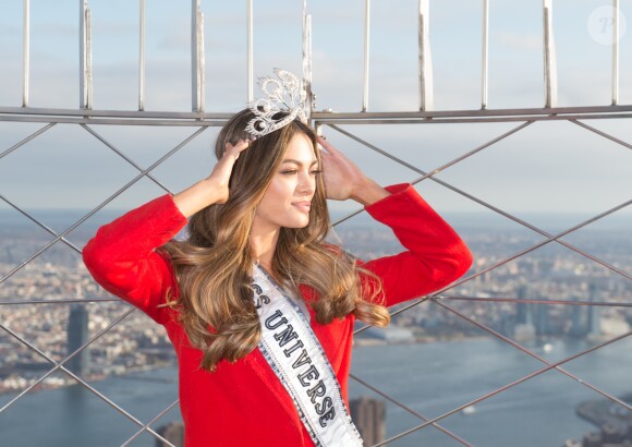 Miss Univers 2017, Demi-Leigh Nel-Peters, pose pour les photographes en haut de l'Empire State Building à New York, le 28 novembre 2017 © Bryan Smith via Zuma/Bestimage