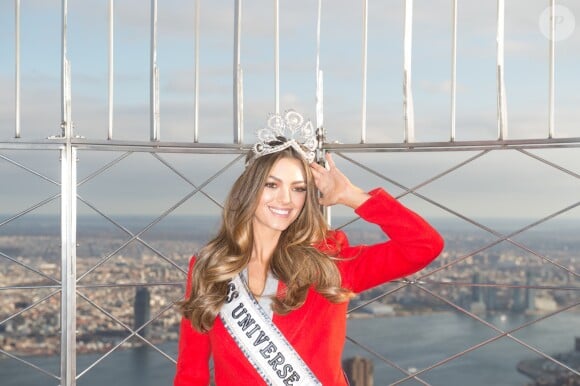 Miss Univers 2017, Demi-Leigh Nel-Peters, pose pour les photographes en haut de l'Empire State Building à New York, le 28 novembre 2017 © Bryan Smith via Zuma/Bestimage