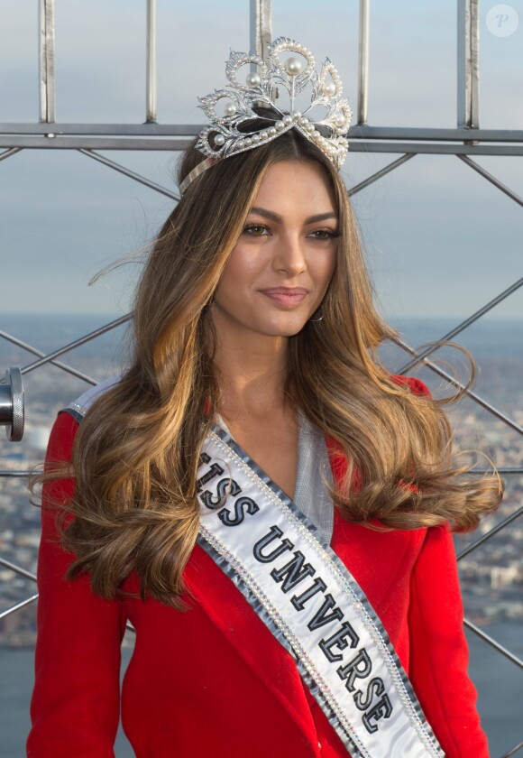 Miss Univers 2017, Demi-Leigh Nel-Peters, pose pour les photographes en haut de l'Empire State Building à New York, le 28 novembre 2017 © Bryan Smith via Zuma/Bestimage