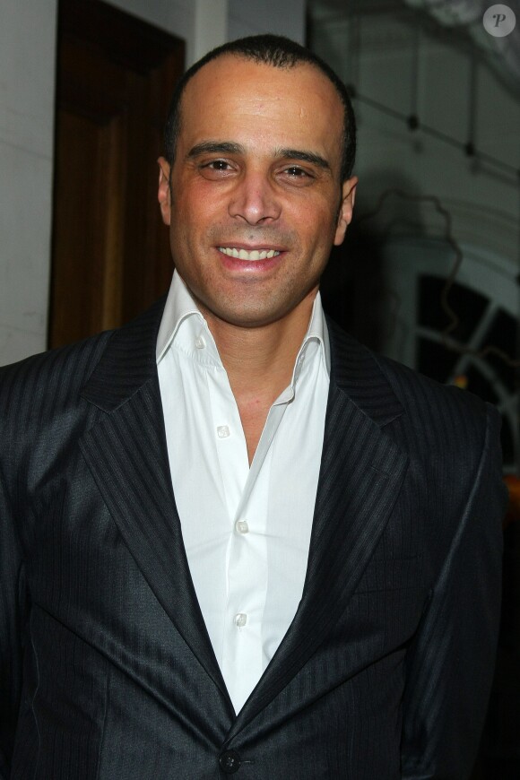 Adel Kachermi (ancien du groupe 2Be3) lors du dîner de gala "40 Noms pour 1 Non" à Paris, le 28 janvier 2010.